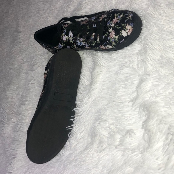 Black floral low rise sneakers - Picture 3 of 3